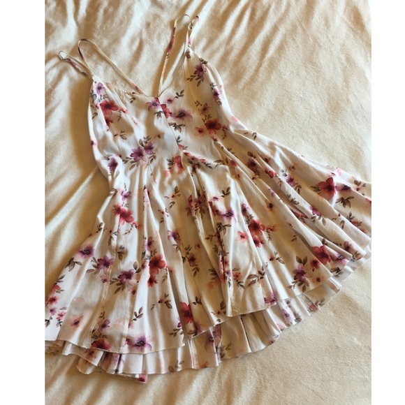 Forever 21 Dresses & Skirts - Floral flirty dress